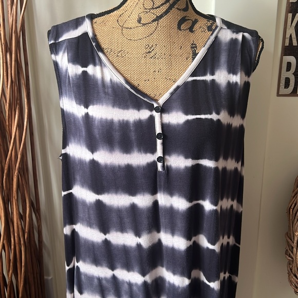 Cato Gray and White Striped Hi Low Sleeveless Tunic - Picture 2 of 7